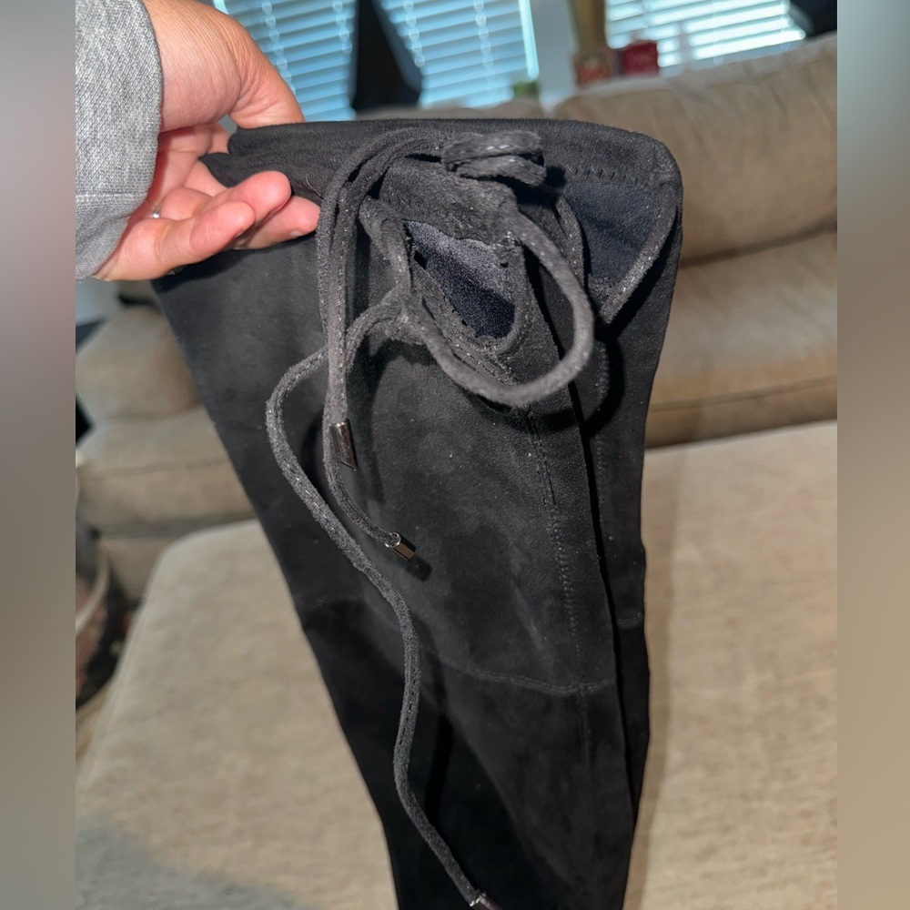 BLACK KNEE HIGH BOOTS/HEELS - Picture 2 of 7